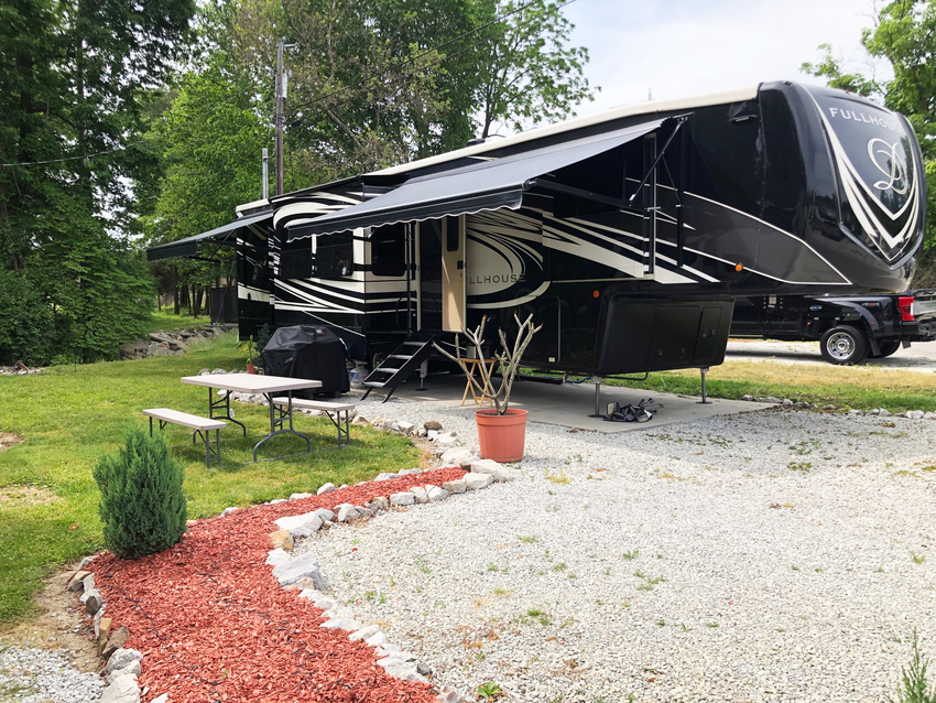 Brooks Rv Park And Full Hookup Campground 3 Full House Louisville Ky